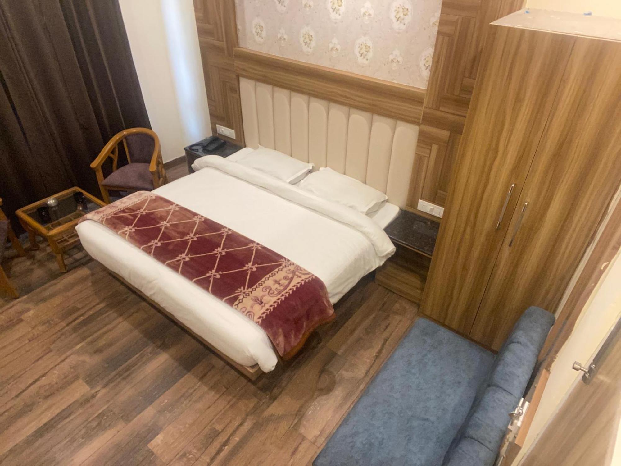 Pinnacle Vesta Homestay ムスーリー エクステリア 写真